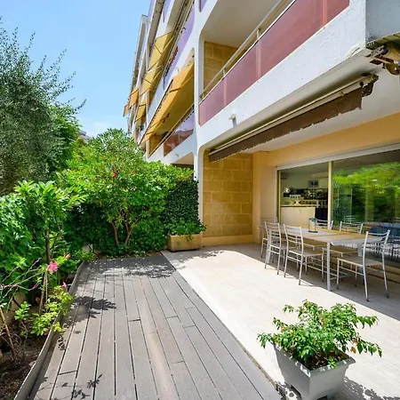 1-bedroom In Cannes, Quiet With Terrace, Perfect For Family *