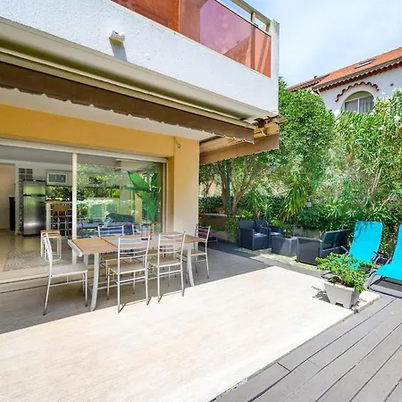 1-bedroom In Cannes, Quiet With Terrace, Perfect For Family Apartment