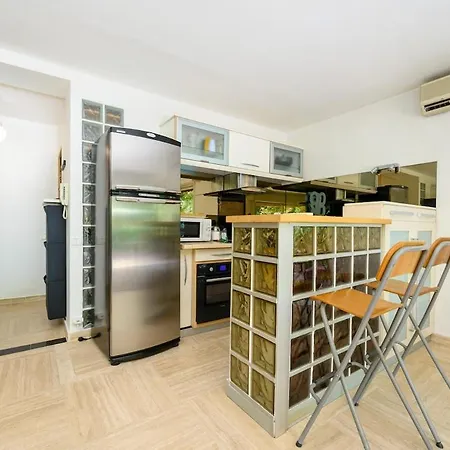 1-bedroom In Cannes, Quiet With Terrace, Perfect For Family Apartment